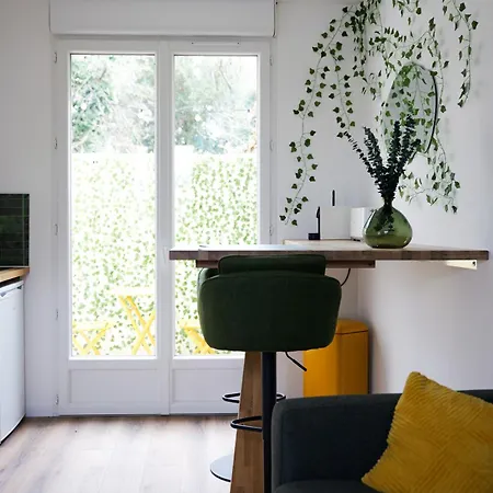公寓 Entierement Renove Avec Patio - 2 Personnes *