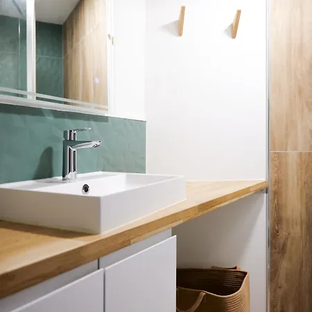 公寓 Entierement Renove Avec Patio - 2 Personnes *