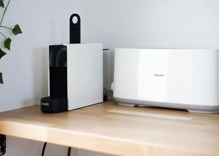 Entierement Renove Avec Patio - 2 Personnes Apartment *