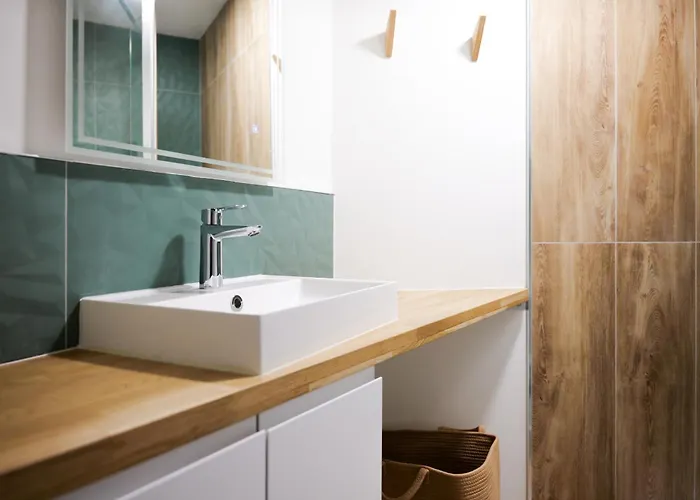 Apartment Entierement Renove Avec Patio - 2 Personnes *